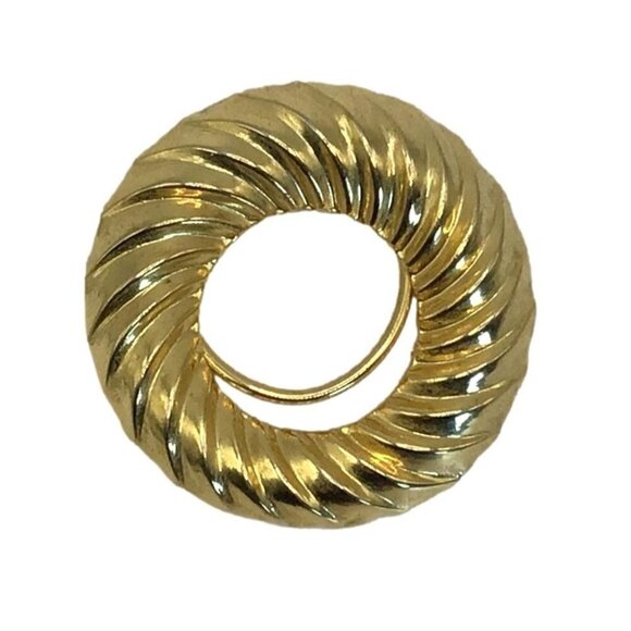 Scarf Clip Vintage Gold Tone Round Cut Out Center Textured 2 Inch Diameter - Picture 1 of 3